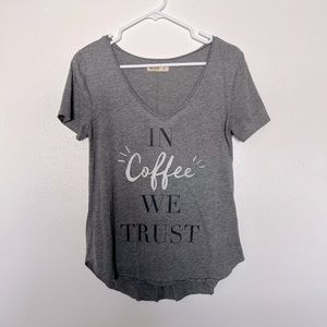 In coffee we trust Hollister V neck T-shirt size small